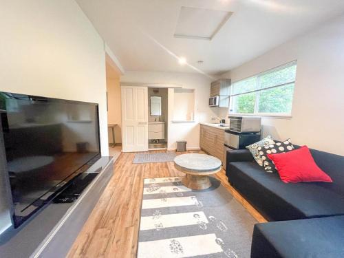 Cedar Heights Apartment | Private Guesthouse North Sandpoint