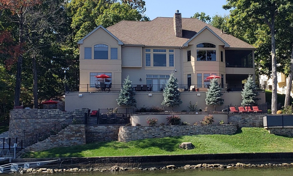 Osage Beach House | Private Heated Pool, Outdoor Kitchen w/Pizza Oven, 7 BR, 6.5 BA, Game Room
