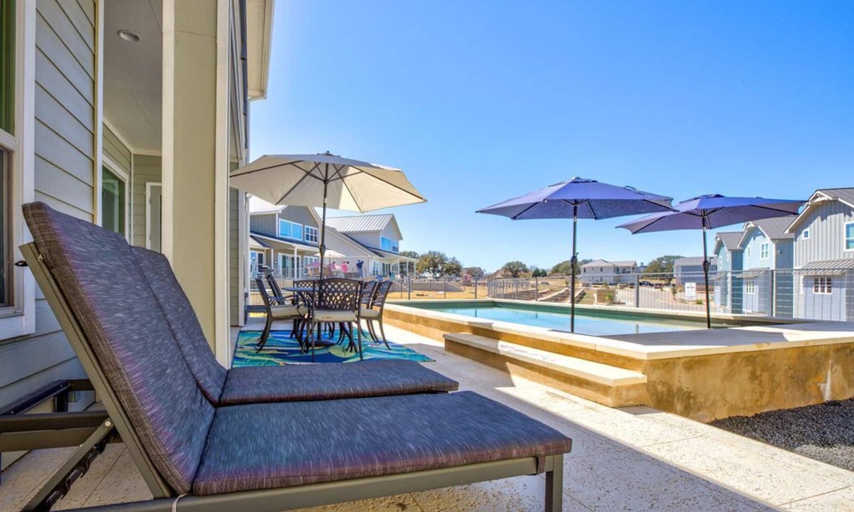 Kingsland House | Private Heated Pool, Boat & Jetski Slip, Kayaks/SUPs, Bunk Beds, Lounge Chairs