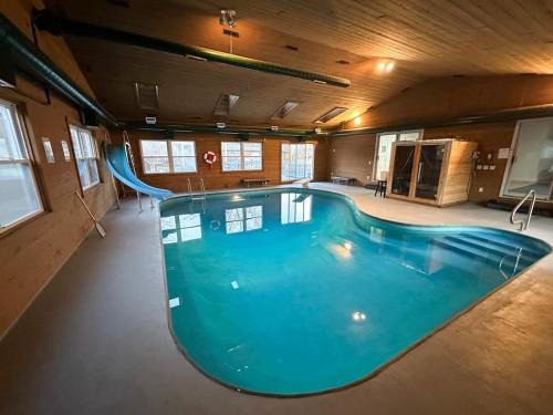 Village of Lakewood House | Private Heated Pool House with Sauna CL
