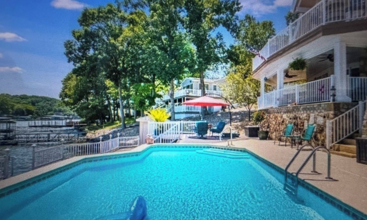 Osage Beach House | PRIVATE HEATED POOL MAY 1 - OCT 1 + PRIVATE 2 WELL DOCK
