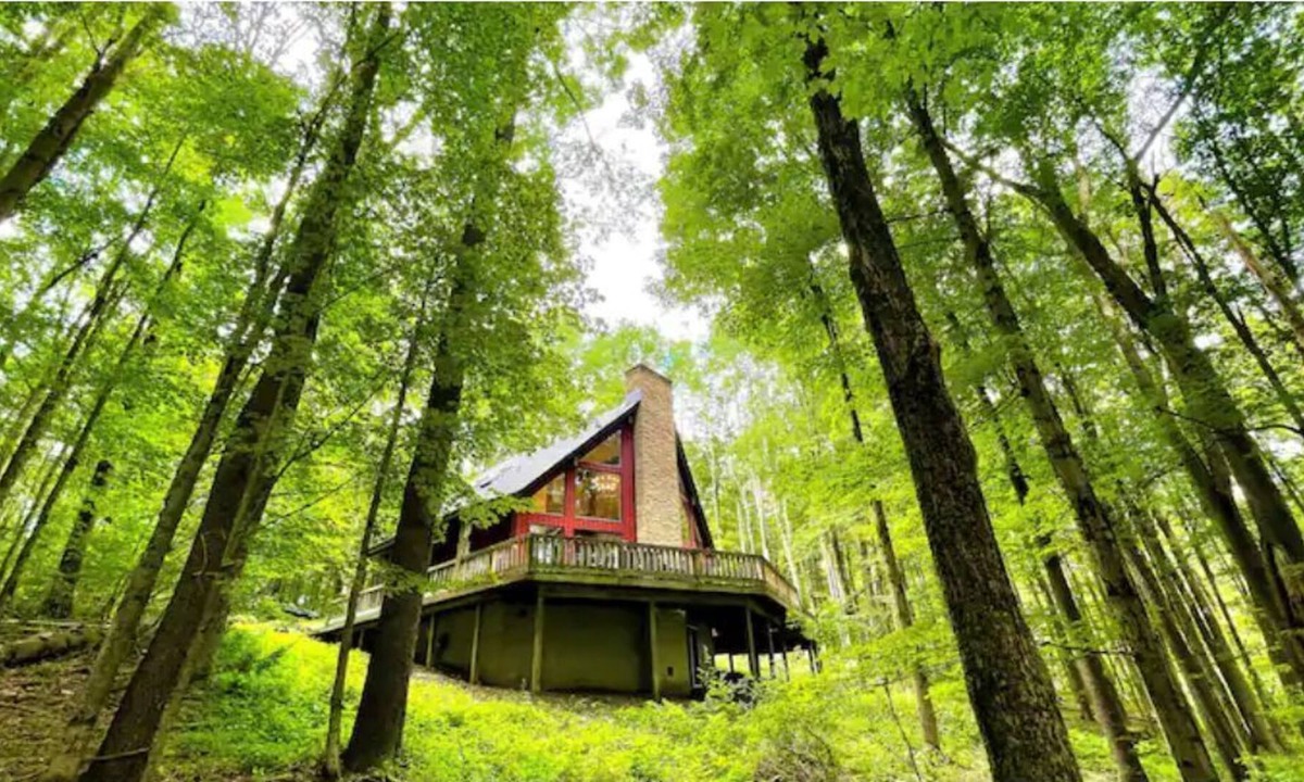 Ellicottville Ski Chalet | ⸙ Private Hideaway w/Hot Tub - Stylish & Serene ⸙