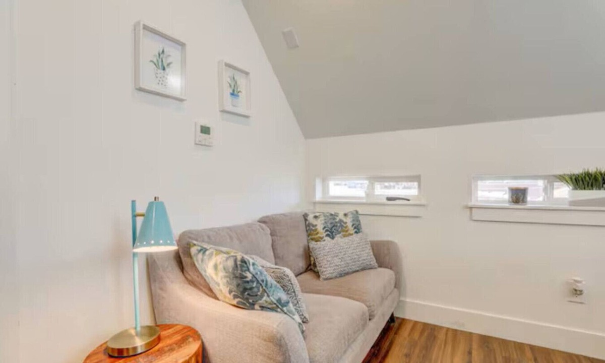 West Highland House | Private Highlands 1BR | Vaulted Ceilings