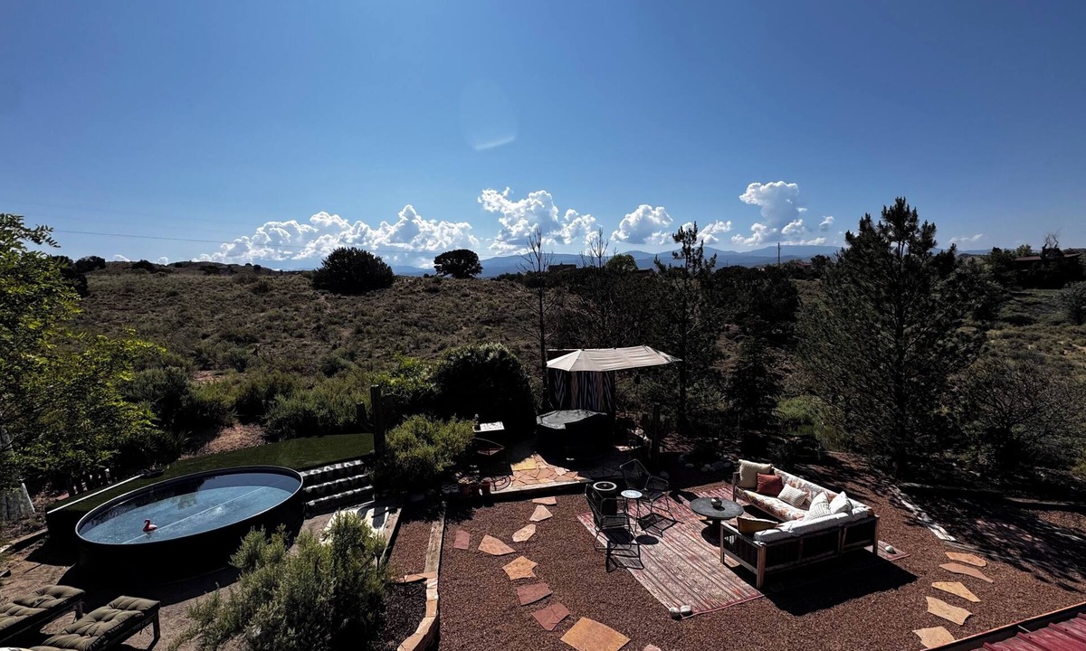 La Puebla House | Private Hiking, 6-Acre Sanctuary, Dog friendly, Hot Tub, Fireplaces, Pool