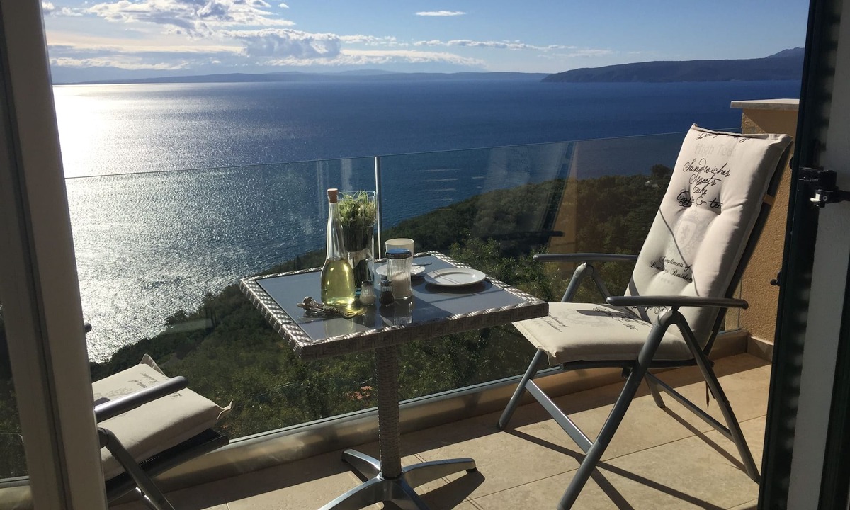 Medveja Apartment | Private hillside location ★ with special views, ideal for couples