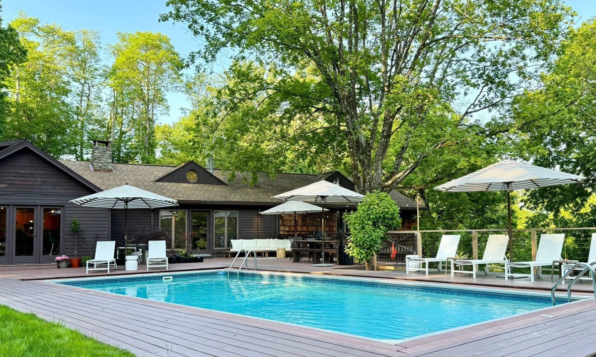 Kingston House | Private Hilltop Getaway In Catskills