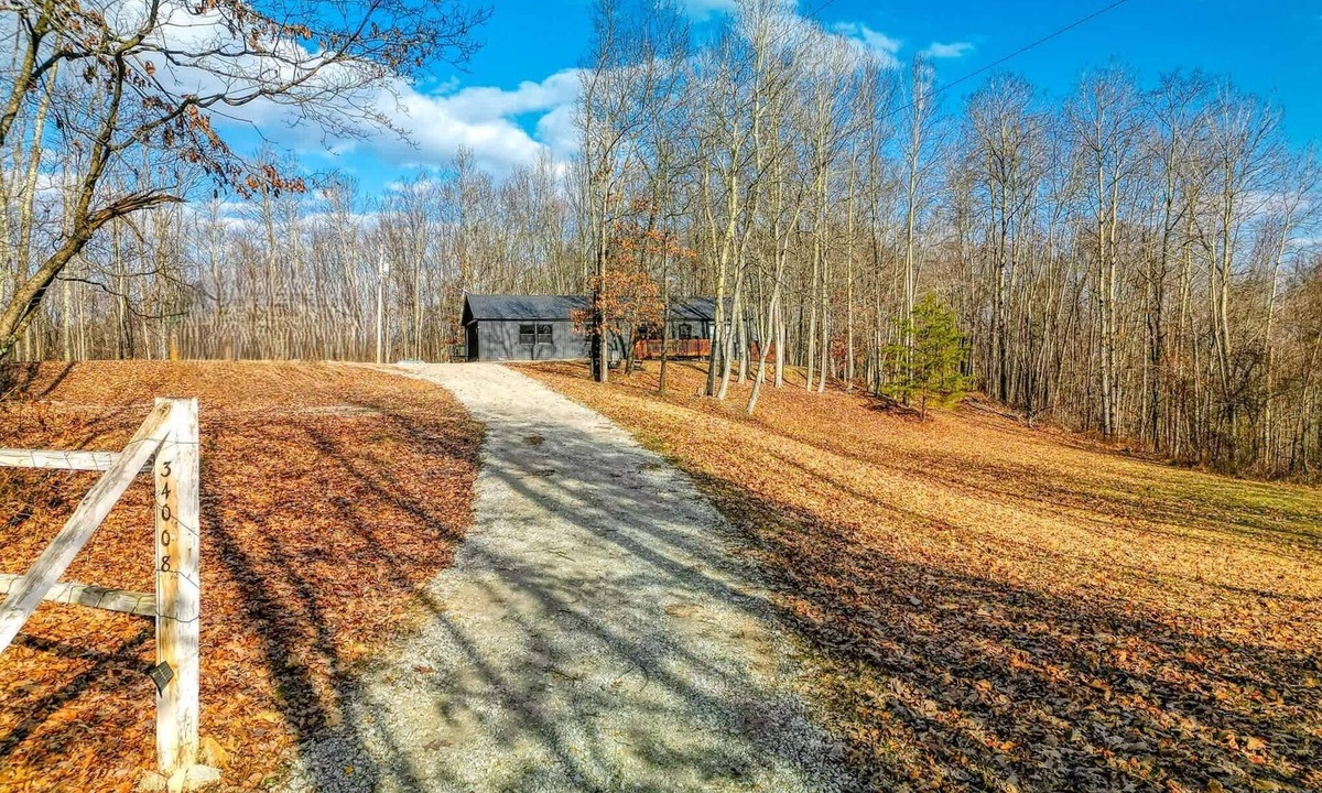 Logan Cabin | Private Hocking Hills Retreat Near All Attractions