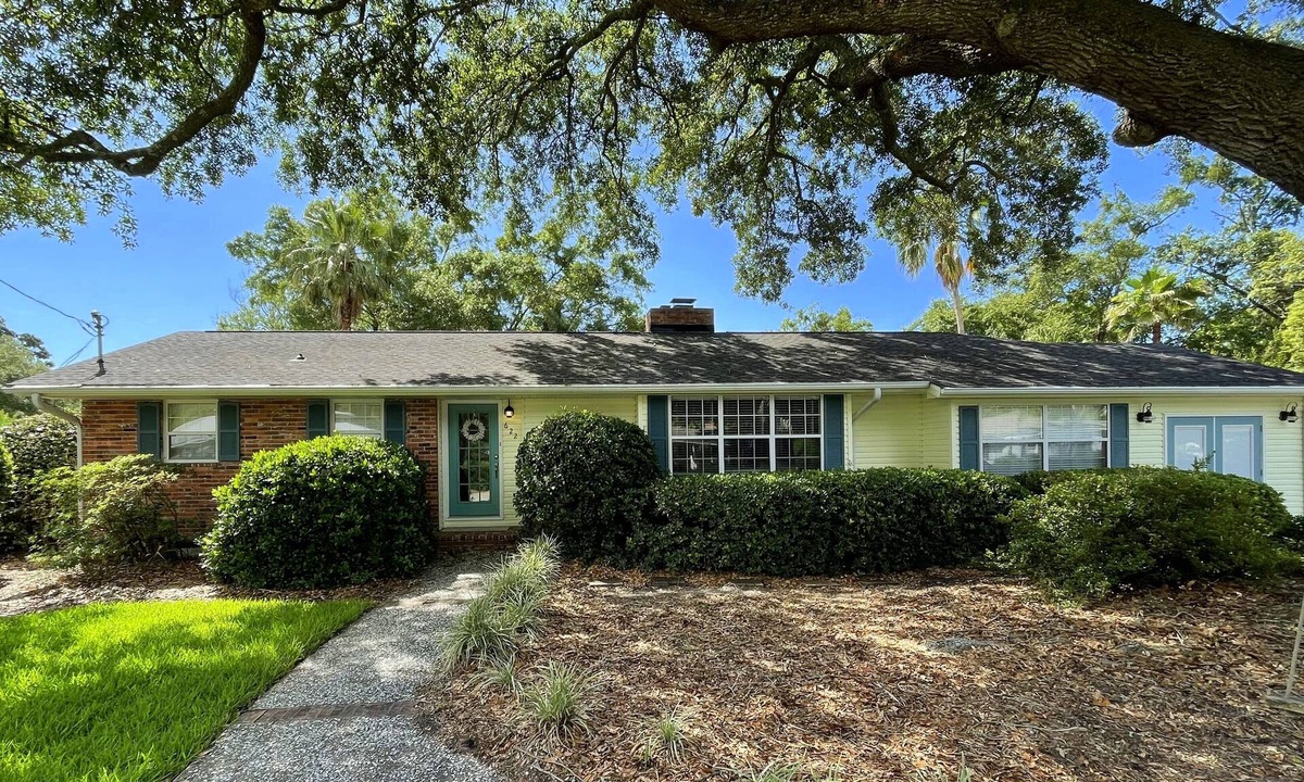 Saint Simons Island House | Private home with fenced back yard - PET FRIENDLY!
