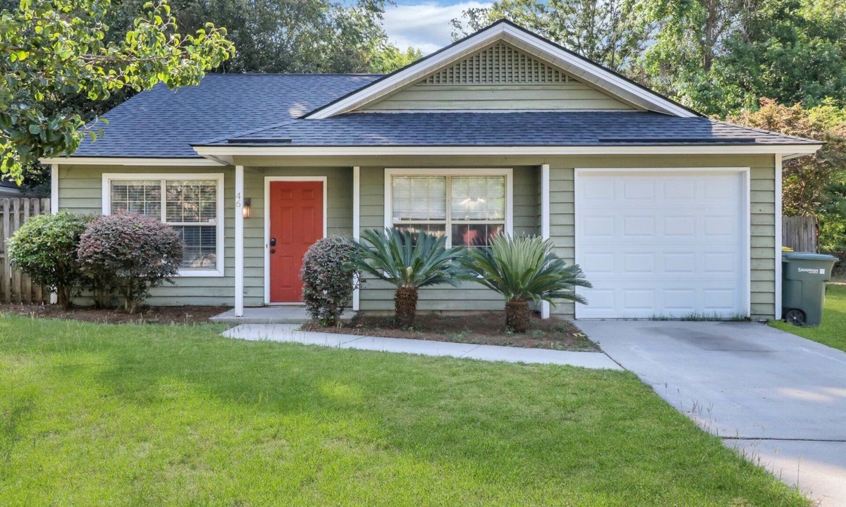 Savannah House | Private home close to everything!