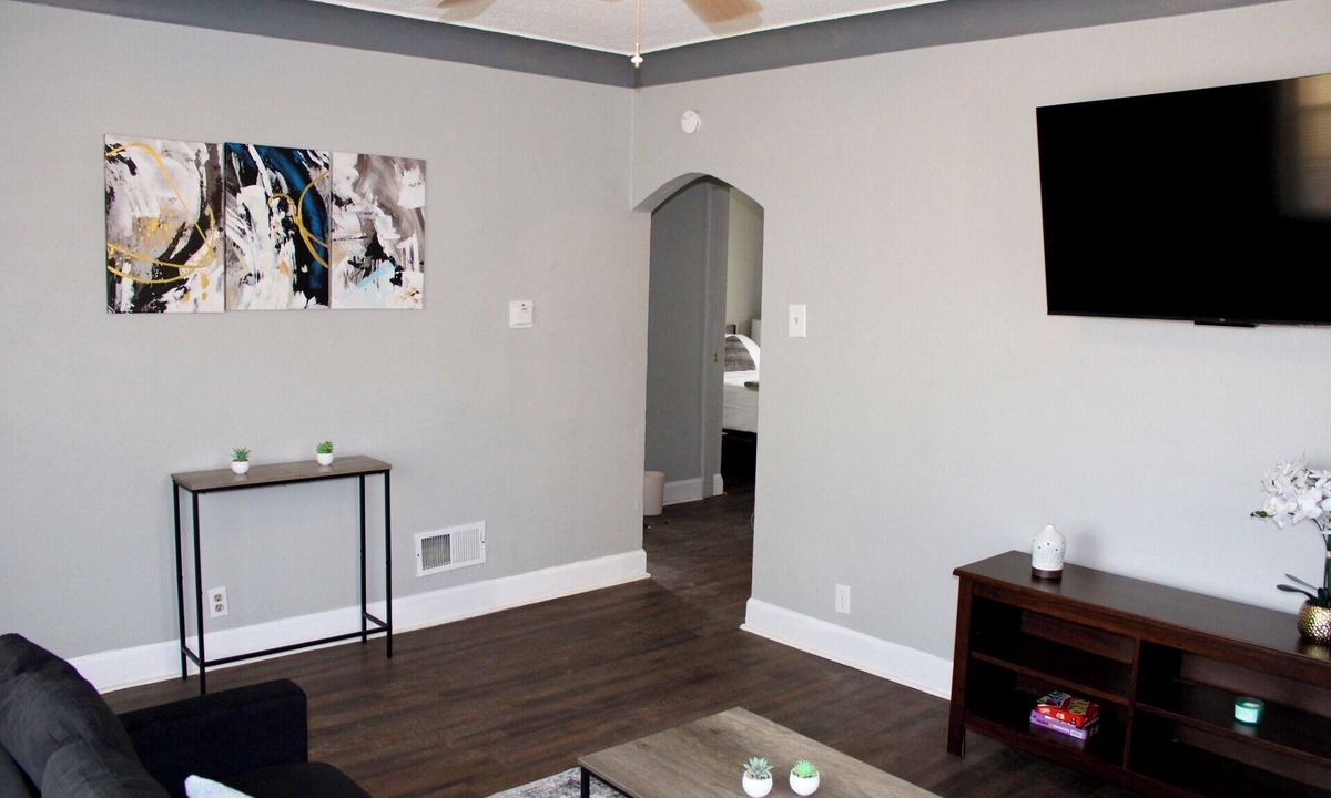 Madison House | Private Home, Comfy, Quiet, Clean, Affordable!