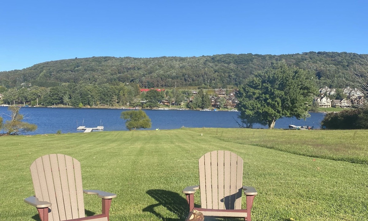 McHenry Cabin | Private Home, Dock, Hot Tub, Lakefront, Large yard