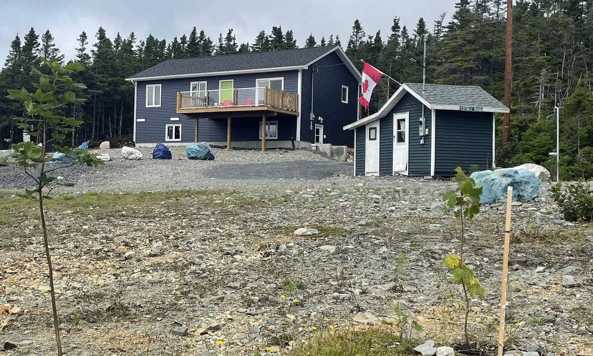 New Harbour House | Private home in the woods with panoramic views off the deck