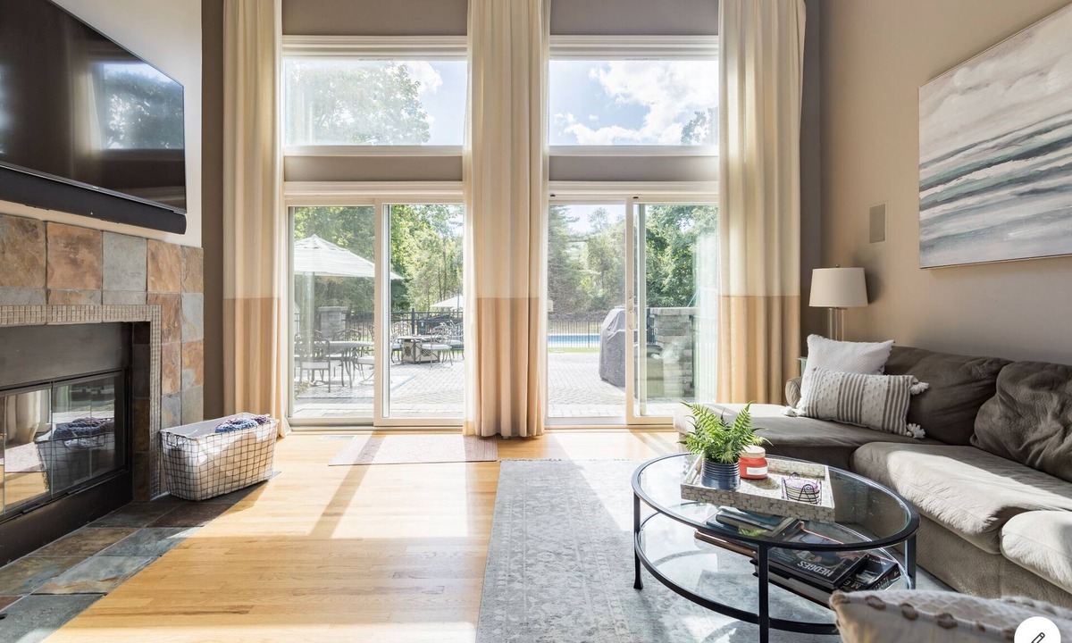 East Moriches House | Private Home minutes from Hamptons and North Fork