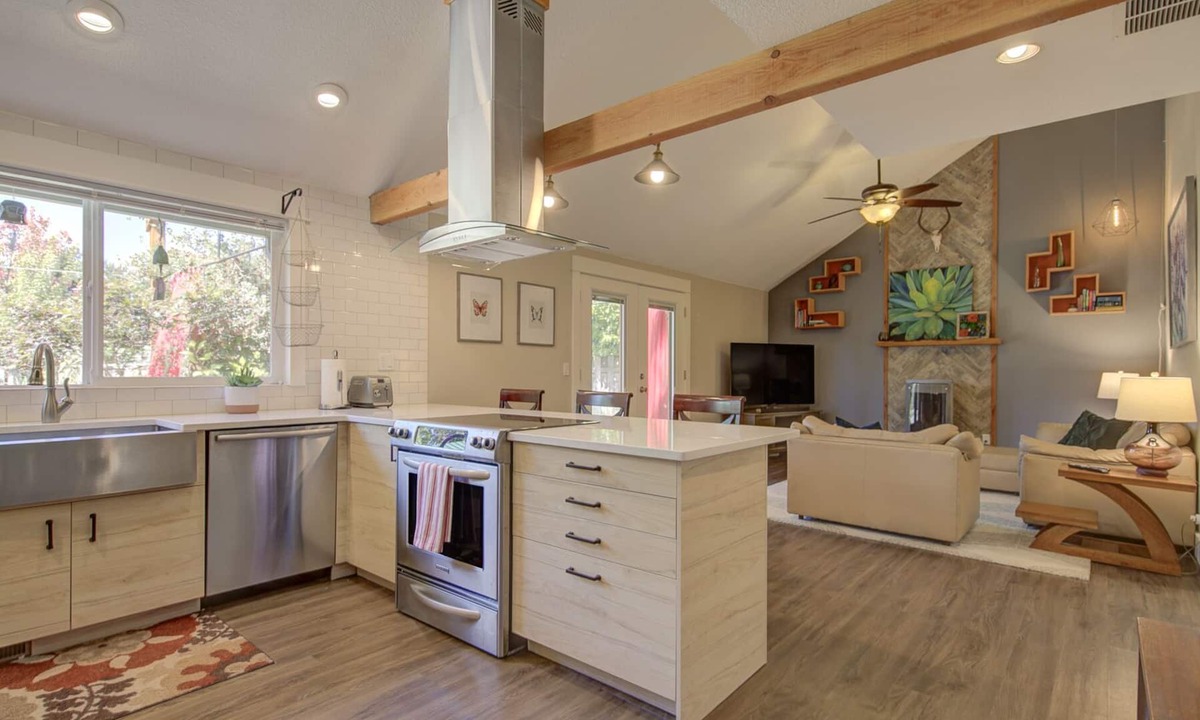 Aloha House | Private Home, Near Nike & Intel, w/spacious yard