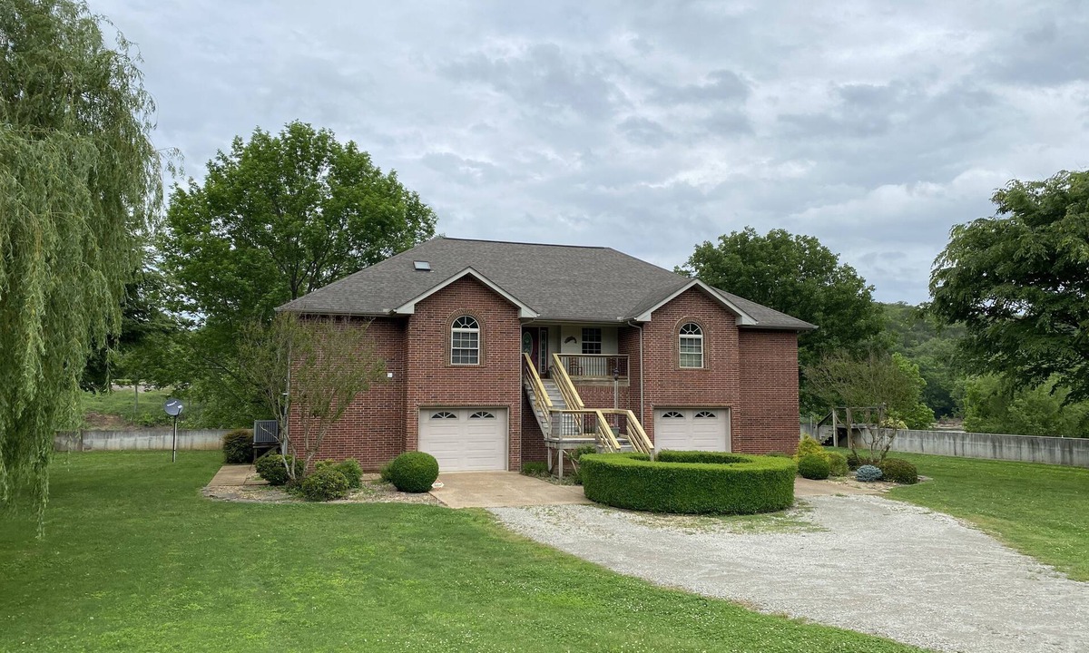 Buffalo City House | Private home on the bank of the White River