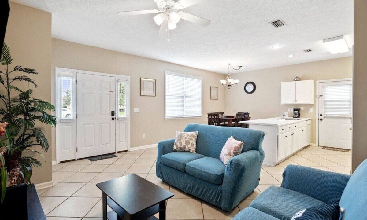 El Centro Beach House | Private Home! 7 Min Walk to Beach! 2 bed/2 bath