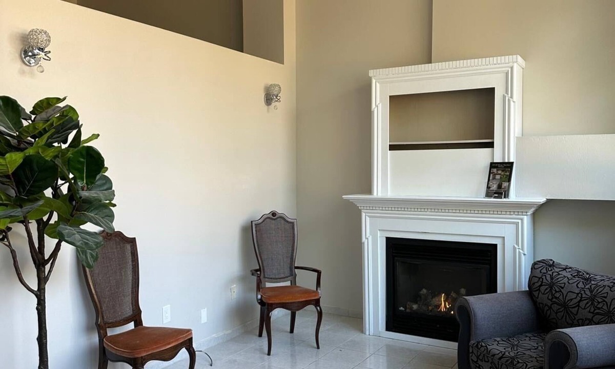 Mississauga Valleys House | Private home with 5 large bedroom and spacious common areas with private patio.