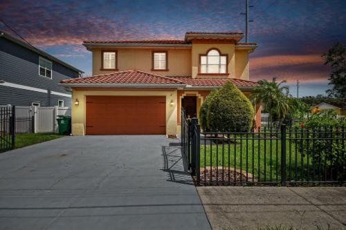 Sun Bay South House | Private HomeGameRoom, 4br35bth, Sleep 12