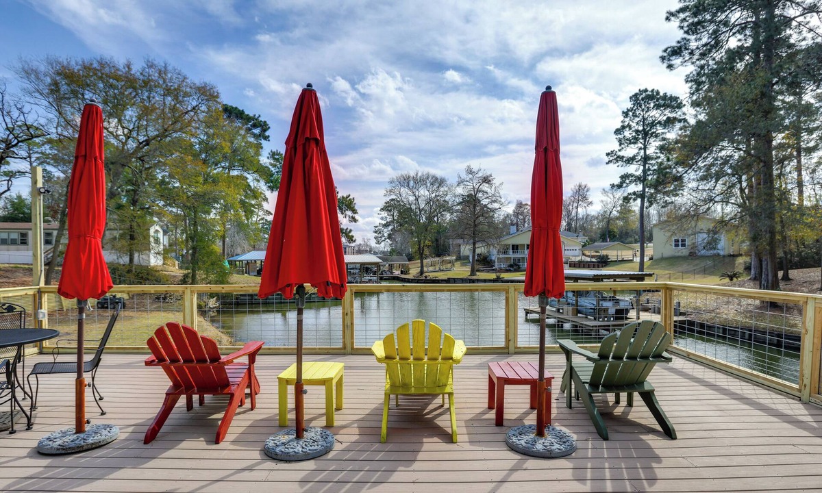 Onalaska Cabin | Private Hot Tub & Dock! Lakefront Log Cabin Oasis
