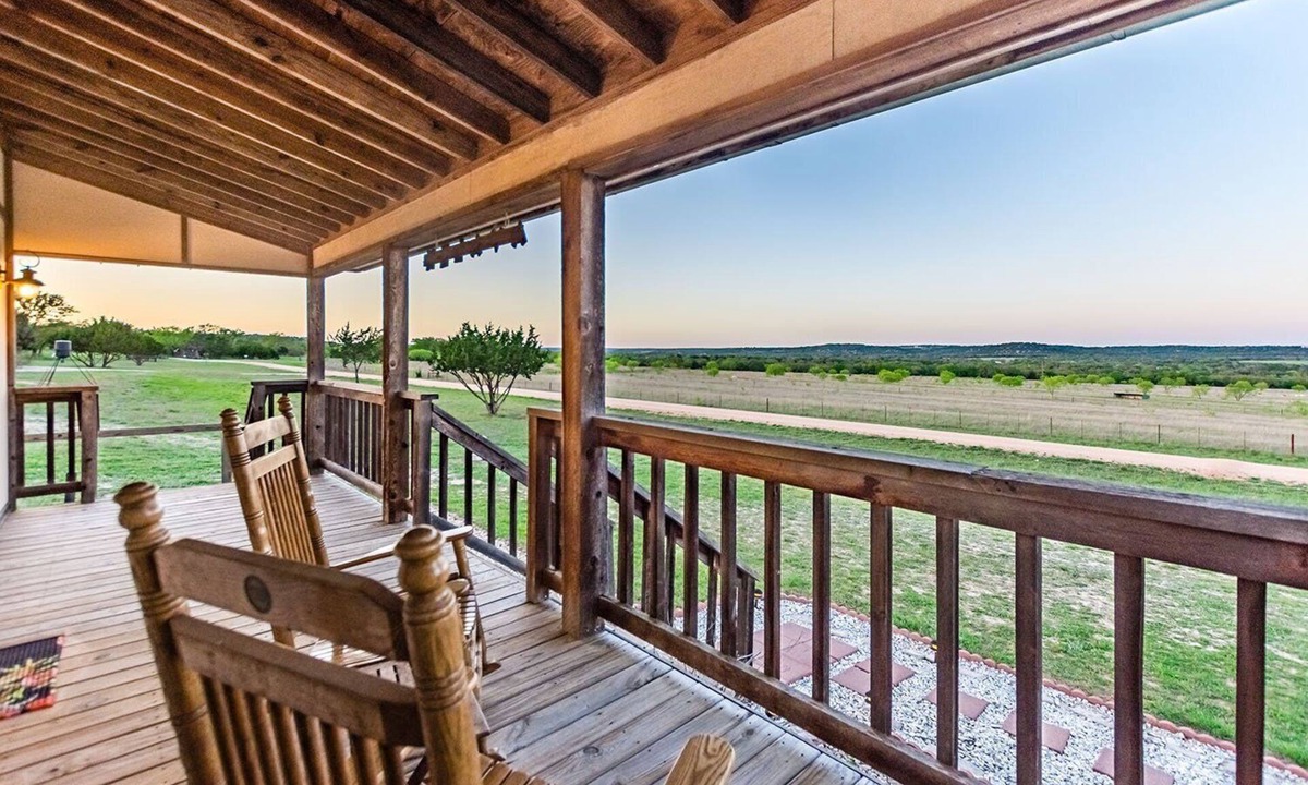 Fredericksburg Cabin | Private Hot Tub - Fireplace - Wildlife - 4 Min. to Downtown