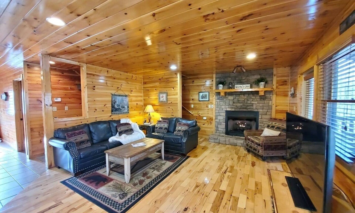 Hemlock Hills Cabin | Private HotTub,close to ❤️ of Gatlinburg,RockyTop Sports,parking,WIFI,Game Rm
