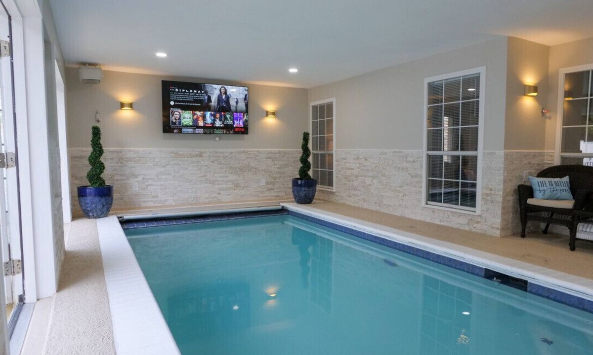 The Colony House | Private Indoor Swimming Pool