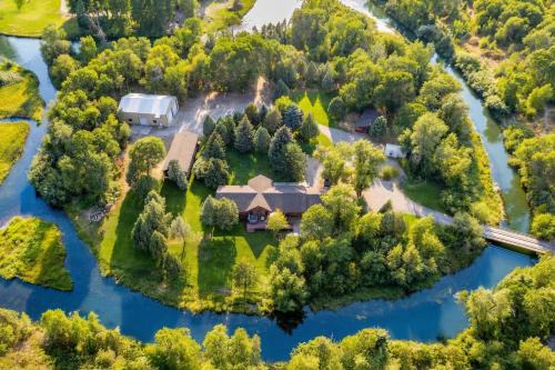 Rigby House | Private Island Fire Pit & Arcade