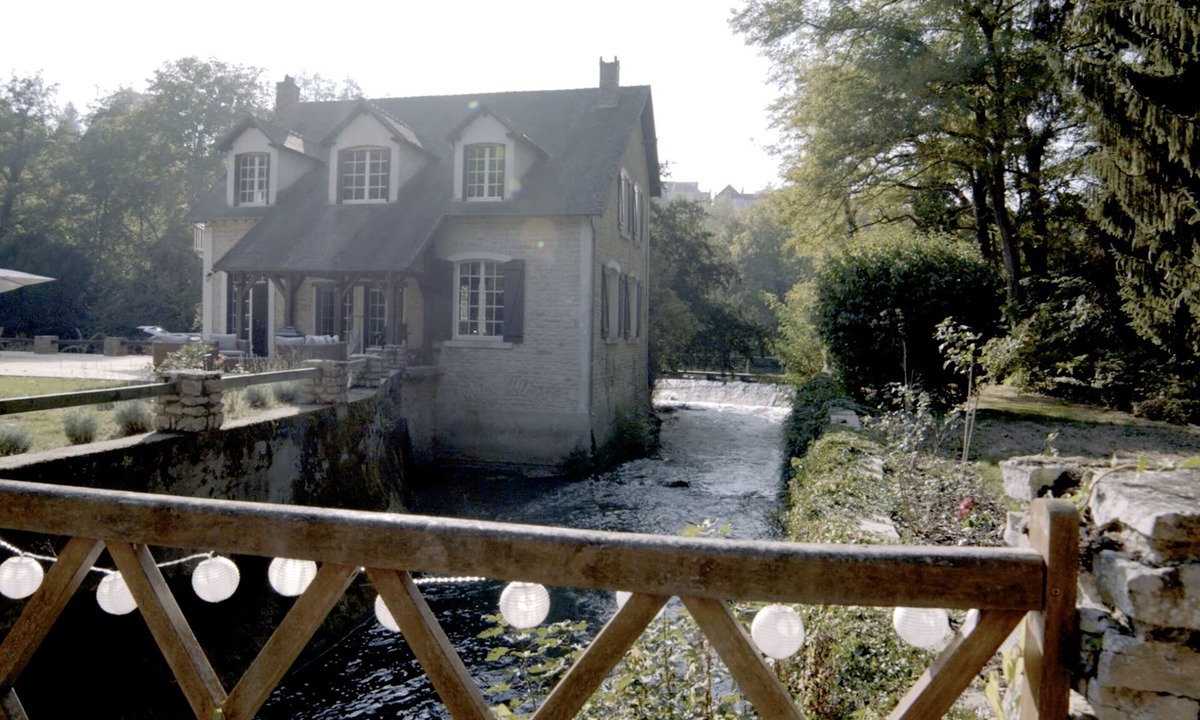 Clamecy House | Private island in Burgundy