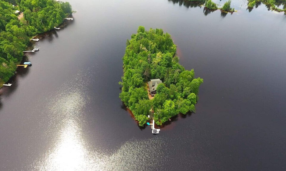 Winter Cabin | Private Island on Lake Winter