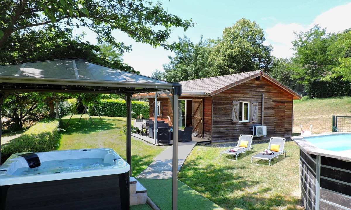 Peyrusse-Grande House | Private Jacuzzi Spa - Private swimming pool (summer) - Air conditioning - Chalet Mélèze Gers
