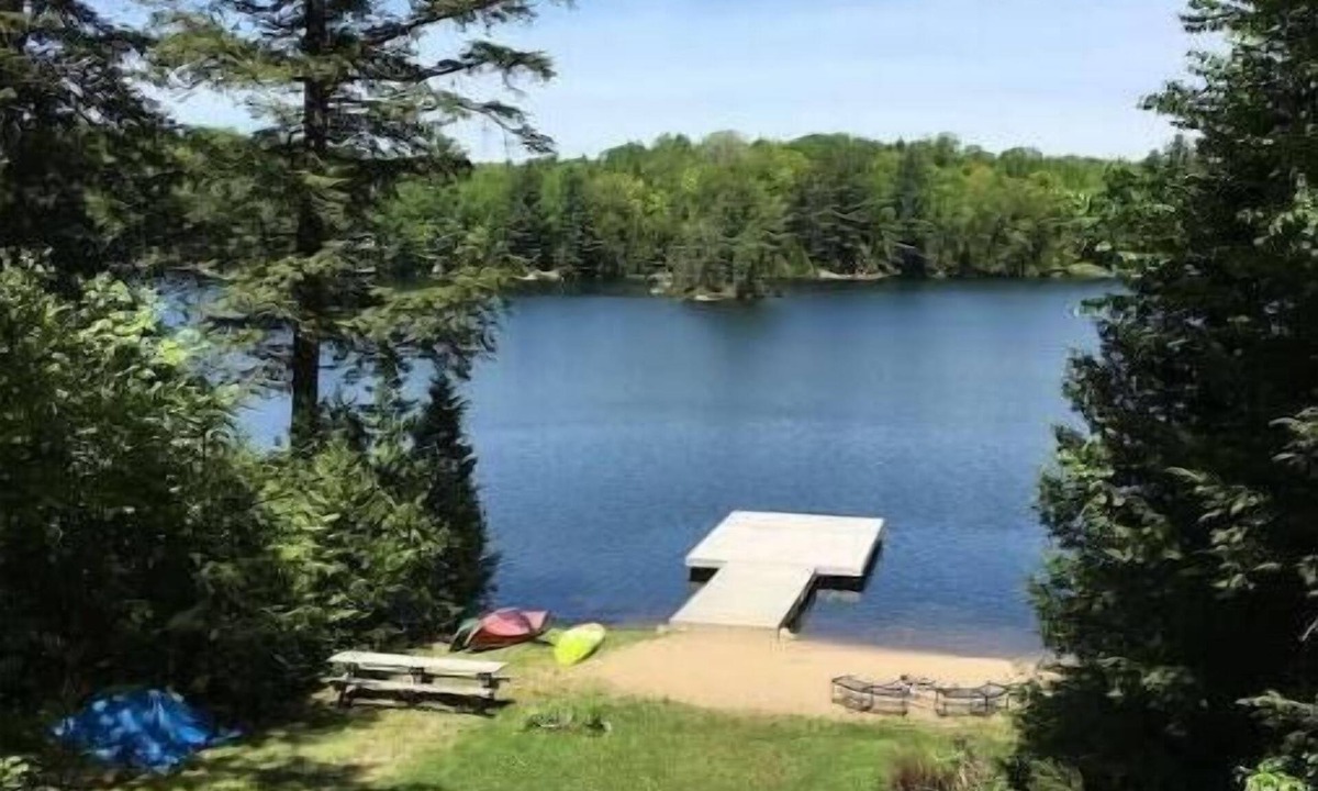 Novar Cottage | Private kid-friendly lakefront cottage with a beach. Perfect for families!