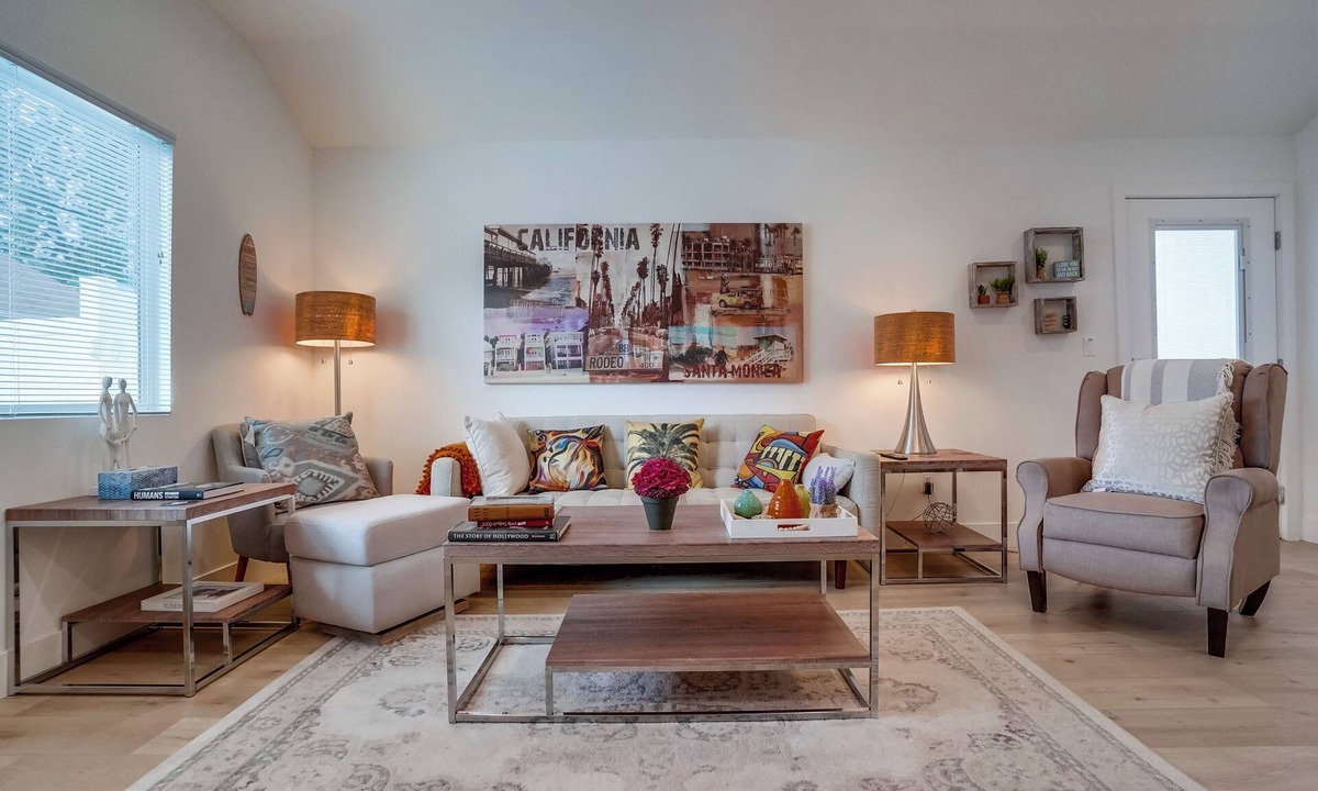 Lake Balboa House | Private King Bed w/Full Kitchen + Laundry