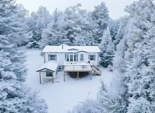 Machar House | Private Lake Cottage!