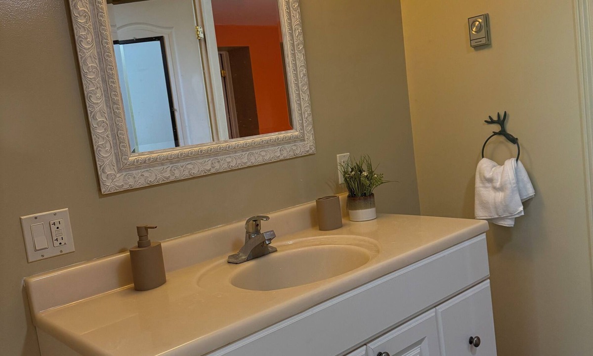 Arden Cottage | Private lake escape with nature, comfort, fun, and firepit nights.