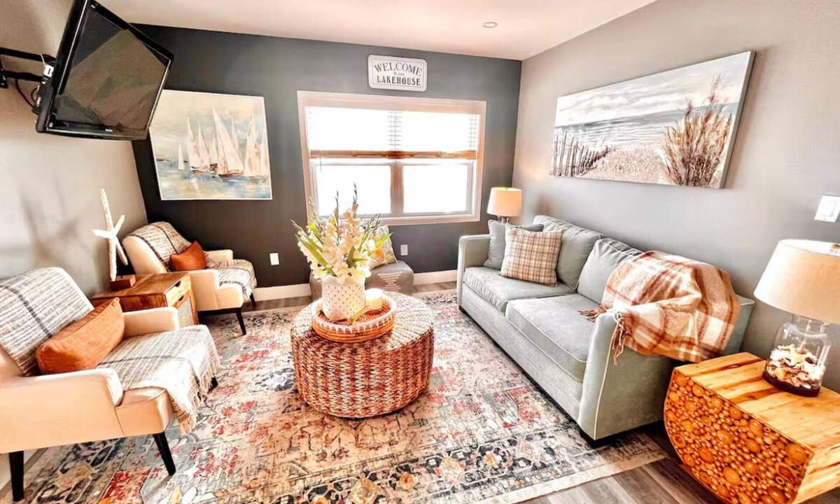Harwich Cottage | Private Lake Front Beach oasis