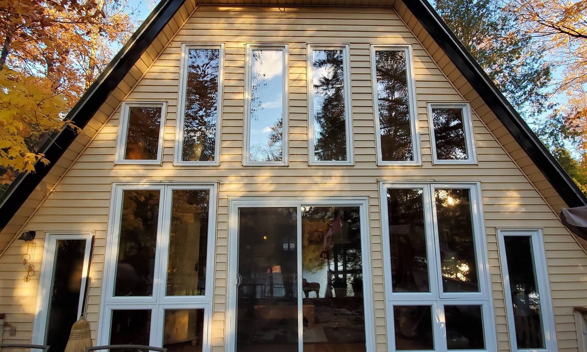 Magnetawan Cottage | PRIVATE LAKE FRONT COTTAGE near Burks Falls