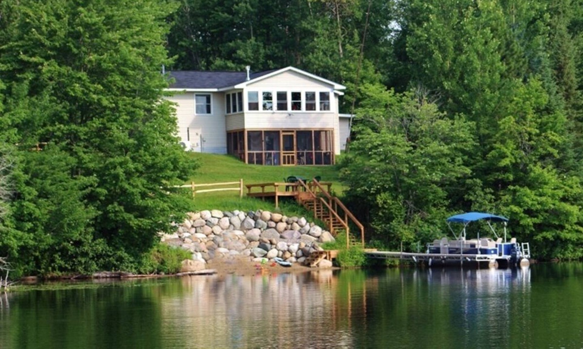 Bigfork Cabin | Private Lake/Sleeps 13/Dogs Welcome/FREE Nearby Resort Amenities Included