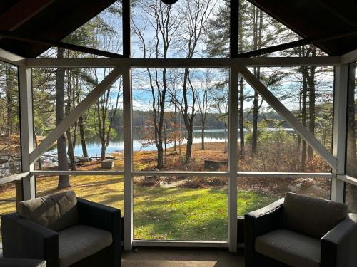 Bennington House | Private Lake waterfront 8 min to skiing