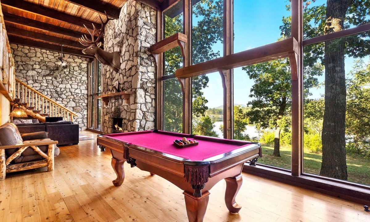 Kimberling City Cabin | PRIVATE Lakefront Cabin~HOT TUB~Pool Table~Close to Branson!