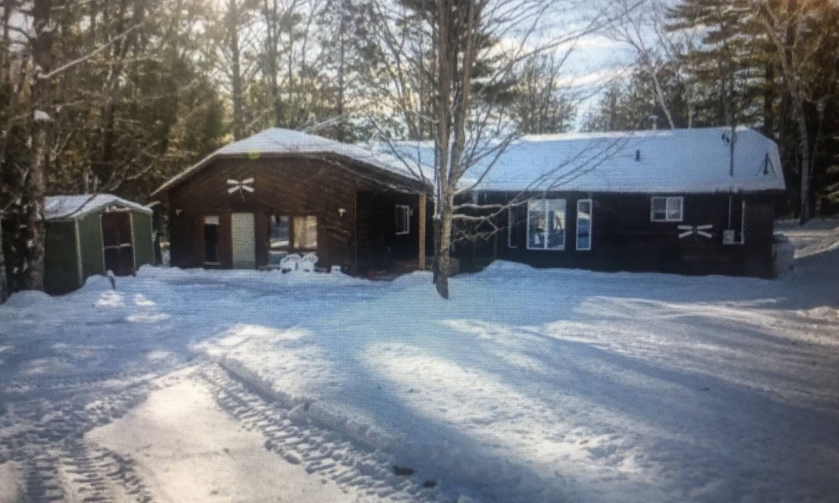 L'Amable Cottage | Private lakefront 6 bedroom cottage