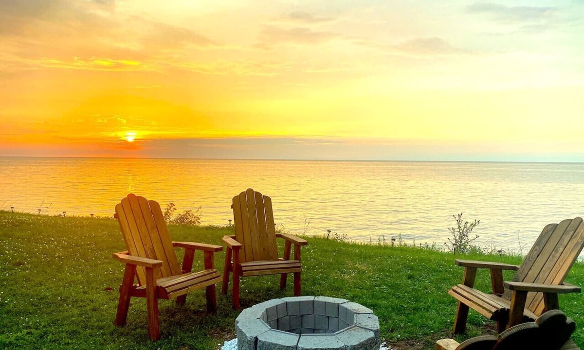 Youngstown Cabin | Private Lakefront Cottage Retreat near Niagara