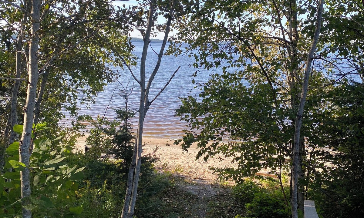 Guerin Cottage | Private Lakefront Family Cottage