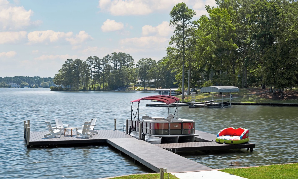 Eatonton House | Private Lakefront Retreat with SpaCruzzi, Fire Pit and Serene Views