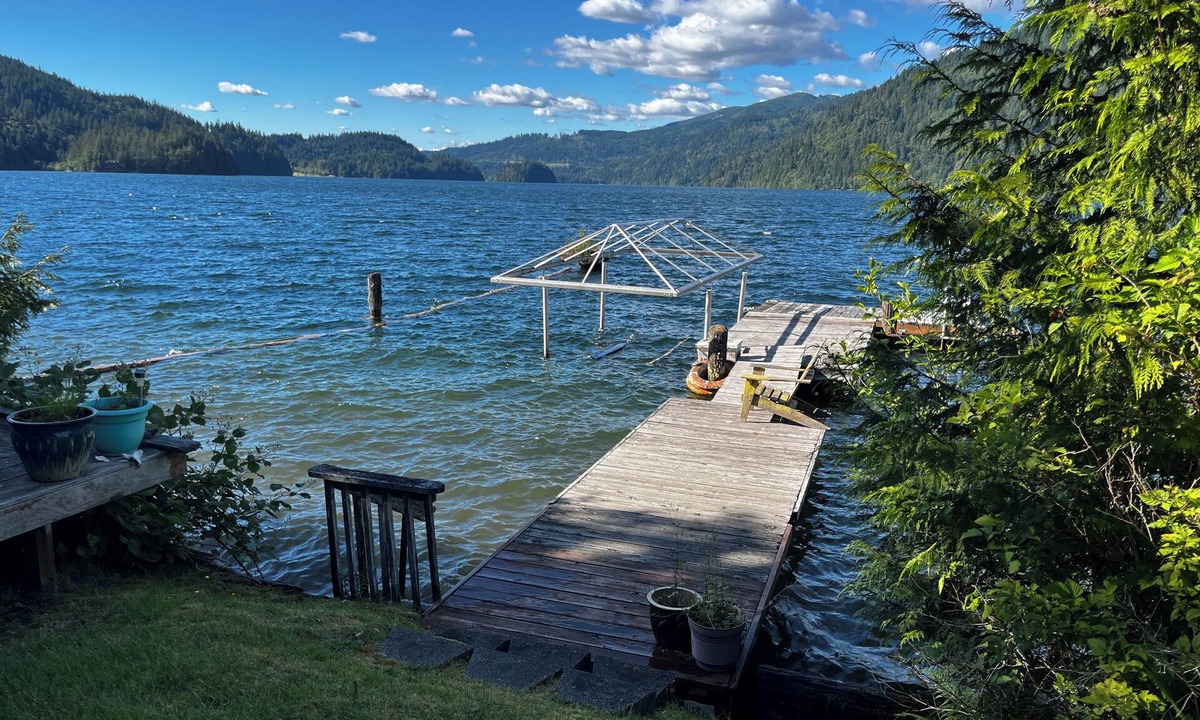 Sedro-Woolley House | Private lakefront paradise.