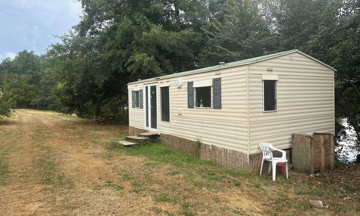 Beaupouyet House | Private lakeside mobile home lac Beaumont