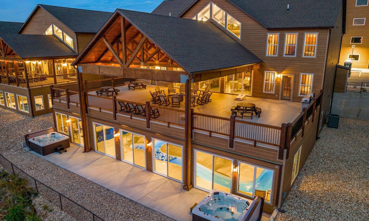 Kimberling City Cabin | Private Lazy River! Indoor Pool! Games!