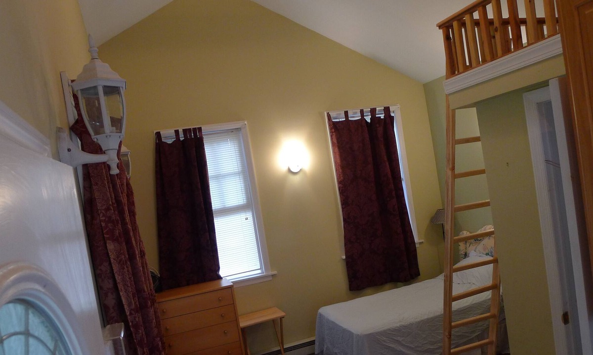 Shrub Oak House | private loft bedroom with bath