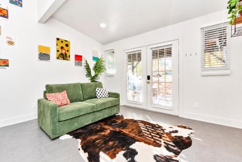 Montgomery House | Private Loft - Lake Conroe with Parking