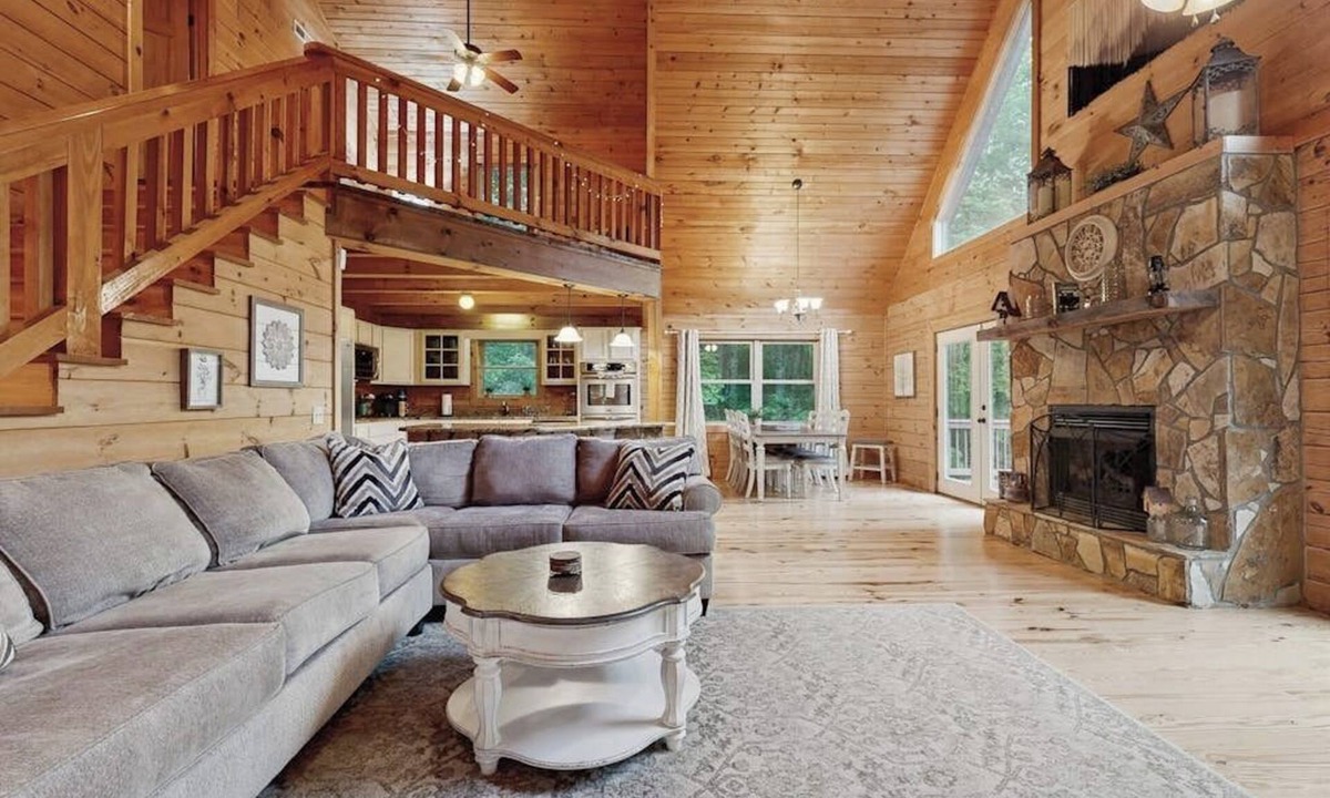 Bryson City Cabin | Private log house on 63 acres, riverfront, fireplace, pool table, gameroom, AC
