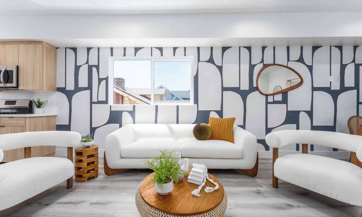 Historic Filipinotown House | Private Luxe Townhome in Prime Location | Sleeps 8